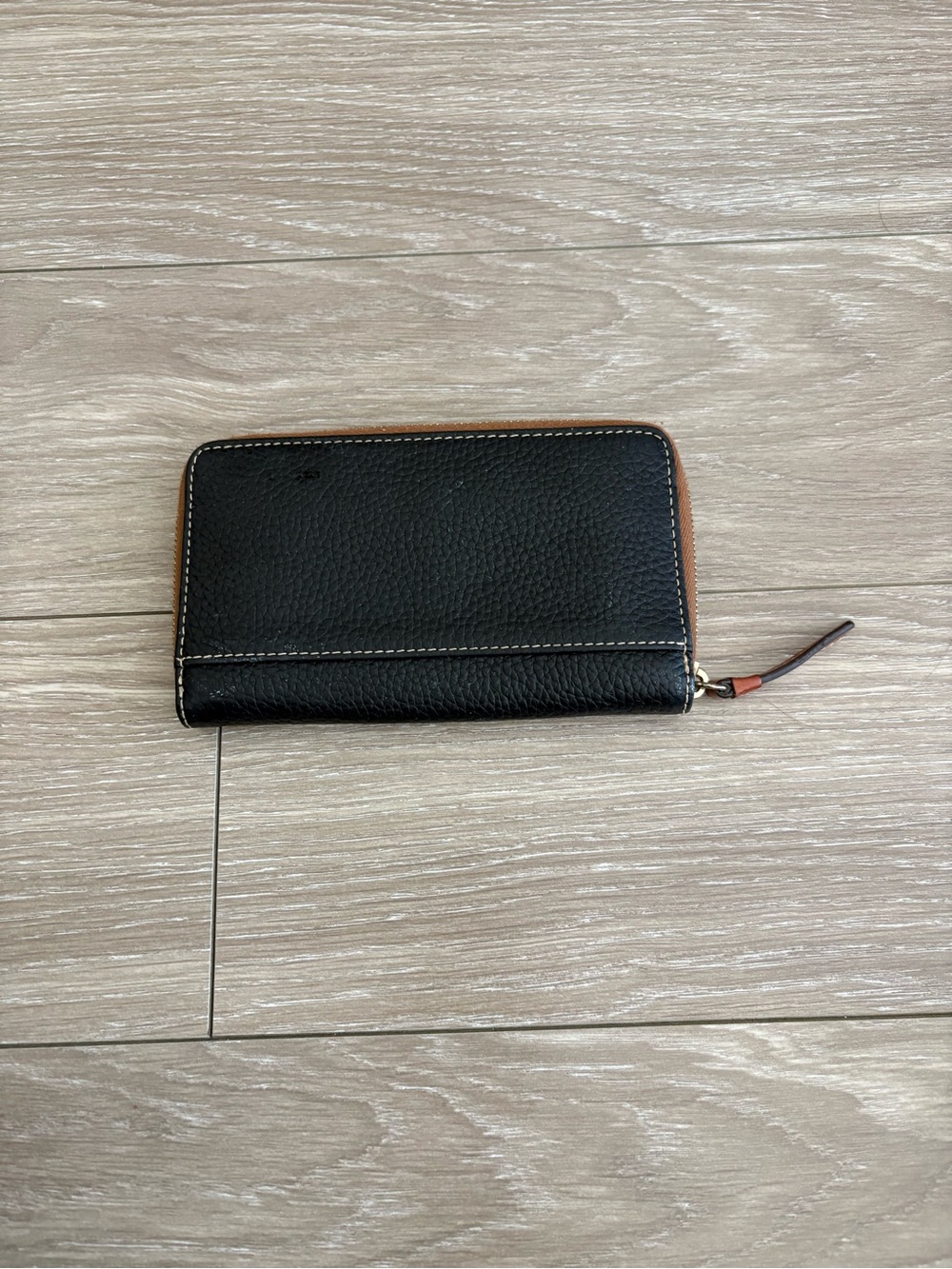 Dooney & Bourke Black Leather Zip Card Holder with Tan Trim - Picture 4 of 6
